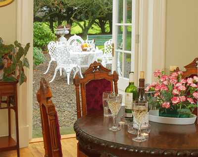 com_pmRoomTable-and-Door